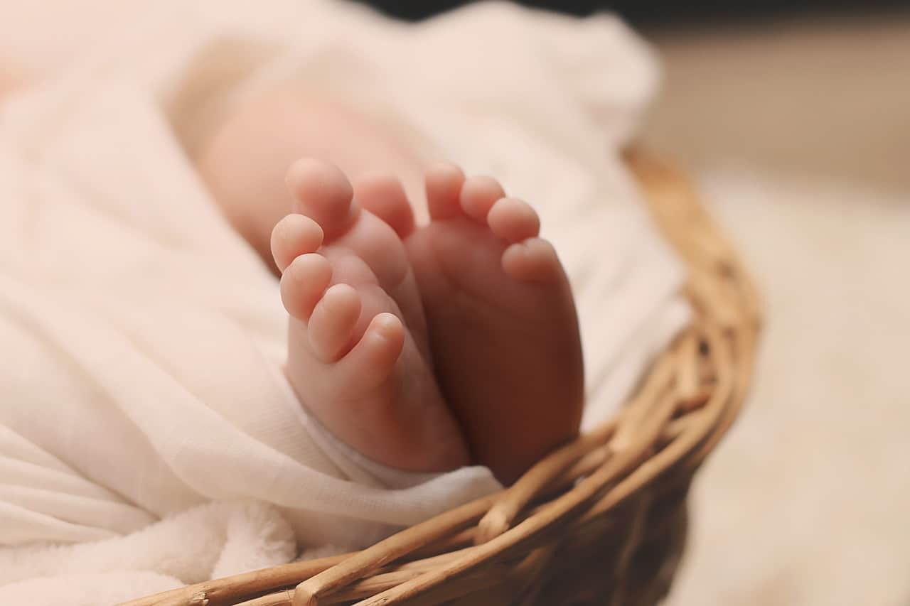 babys feet